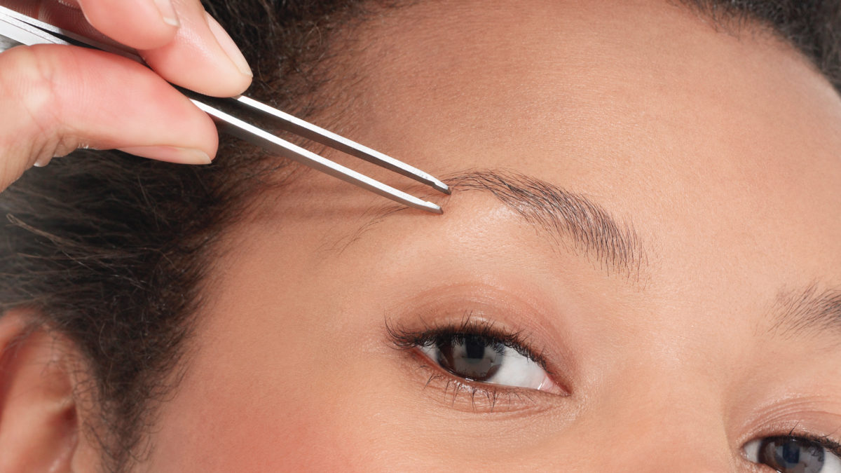 how to tweeze eyebrows